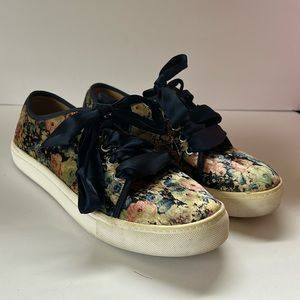 Dirty Laundry floral sneaker. SZ 8.5